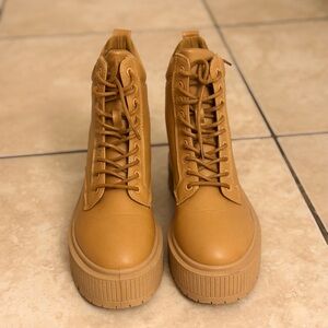 Tan Women's Lace-Up Ankle Boots - Size 7